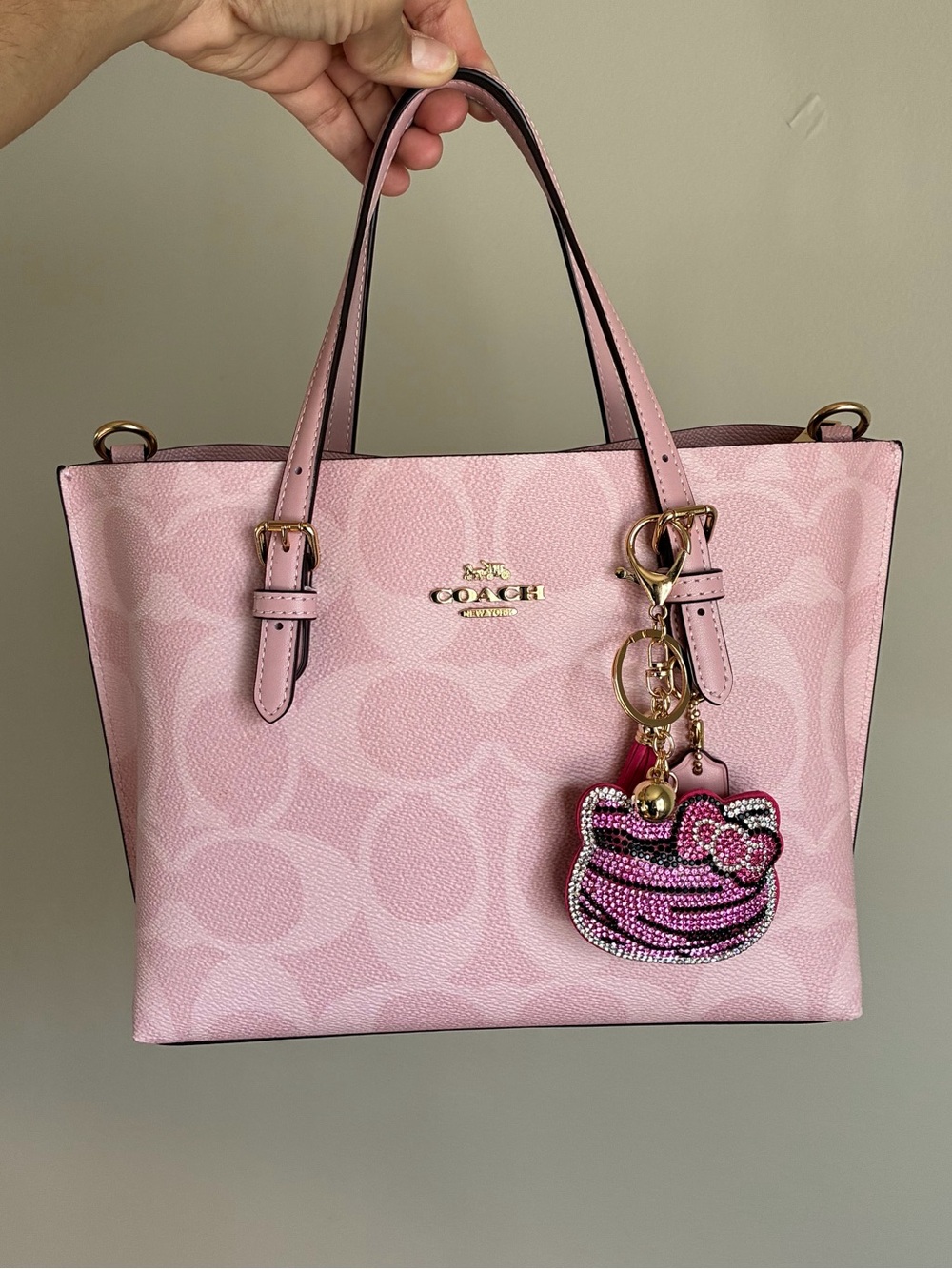 2/$20🎀 Pink Zebra Crystal Hello Kitty Face Tassel Keychain